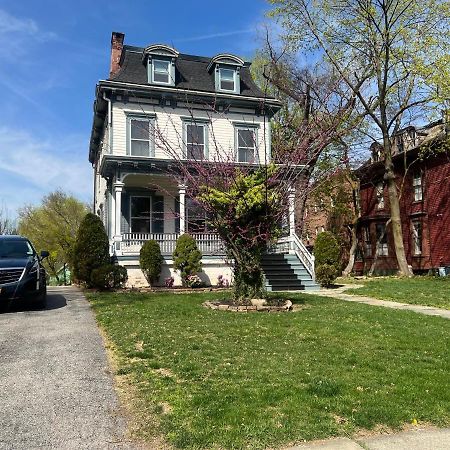 1 Bedroom Private Victorian Apt In Convenient City Location On 5 Acre, Sleeps 4 Poughkeepsie Exterior photo