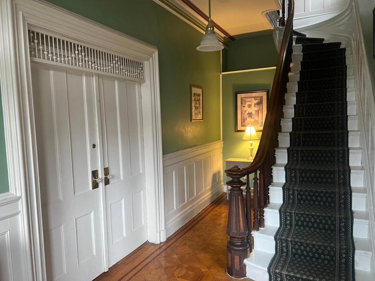 1 Bedroom Private Victorian Apt In Convenient City Location On 5 Acre, Sleeps 4 Poughkeepsie Exterior photo