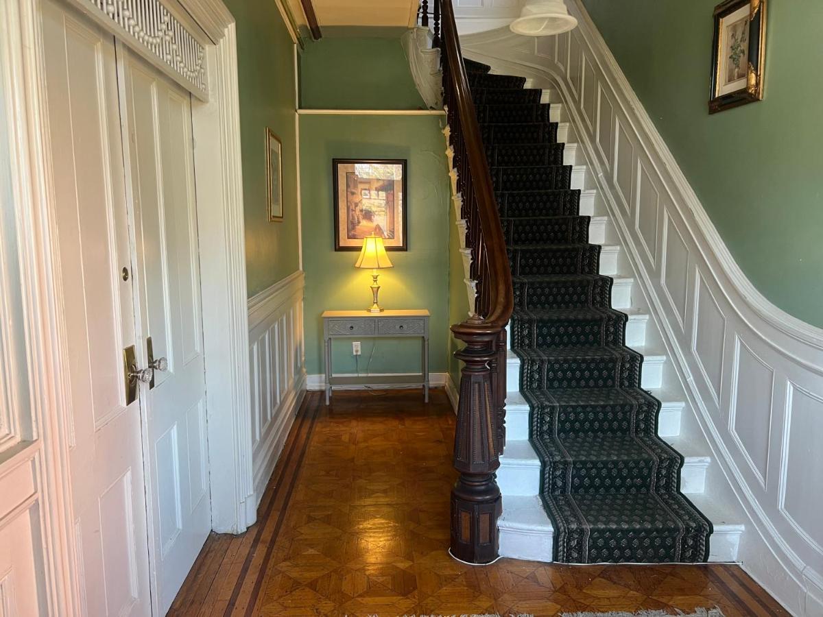 1 Bedroom Private Victorian Apt In Convenient City Location On 5 Acre, Sleeps 4 Poughkeepsie Exterior photo