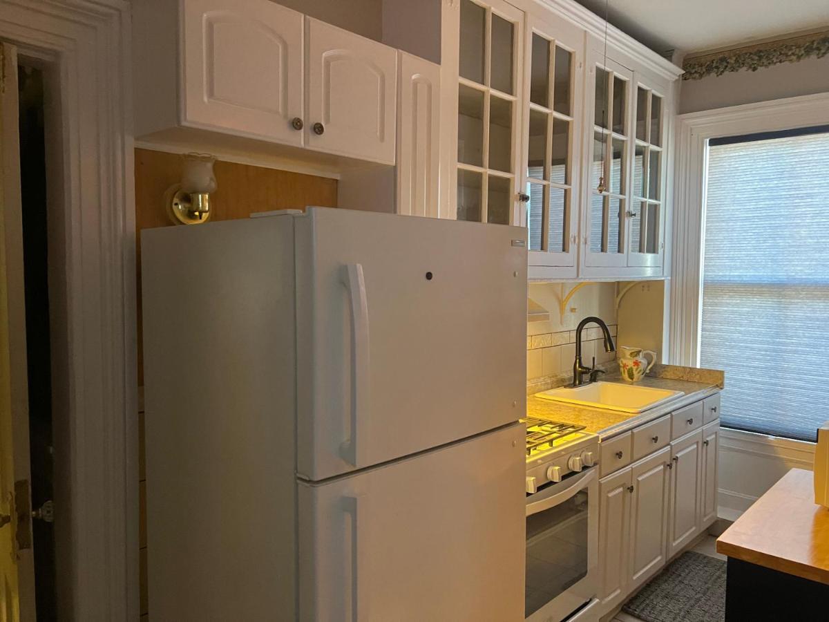 1 Bedroom Private Victorian Apt In Convenient City Location On 5 Acre, Sleeps 4 Poughkeepsie Exterior photo