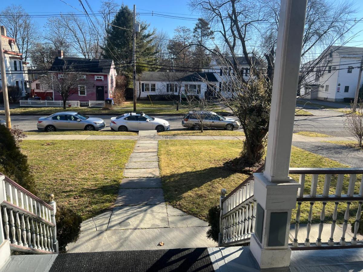 1 Bedroom Private Victorian Apt In Convenient City Location On 5 Acre, Sleeps 4 Poughkeepsie Exterior photo