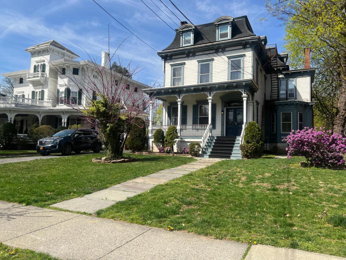 1 Bedroom Private Victorian Apt In Convenient City Location On 5 Acre, Sleeps 4 Poughkeepsie Exterior photo